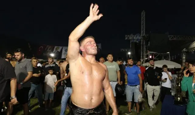 Kaş Güreşleri'nin Başpehlivanı İsmail Balaban oldu