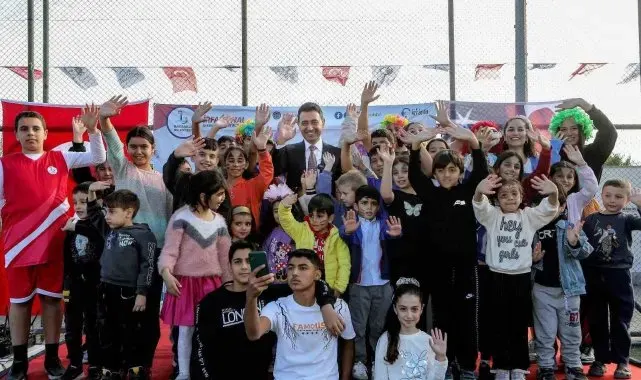 Bayraklı'da çocuklar mahalle şenliğinde buluştu