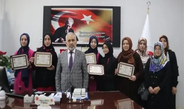 Çankırı'da hafızlık eğitimini tamamlayan öğrenciler belgelerini aldı
