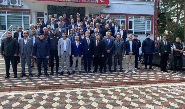 Gölpazarı'nda muhtarla bir araya geldi