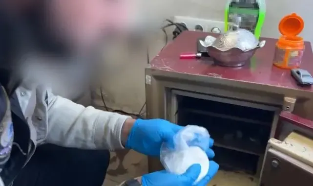 Çelik kasada para yerine uyuşturucu saklamışlar
