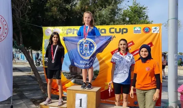 Kütahyalı sporcular, şehre madalyalarla döndü