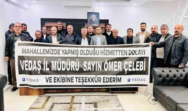 Muhtarlardan VEDAŞ'a pankartlı teşekkür