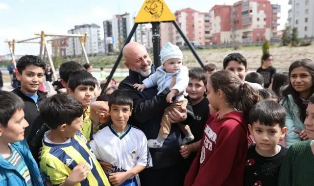 Başkan Çolakbayrakdar: "Çocuklar için bütün parklarda toprak alanlar yapıyoruz"