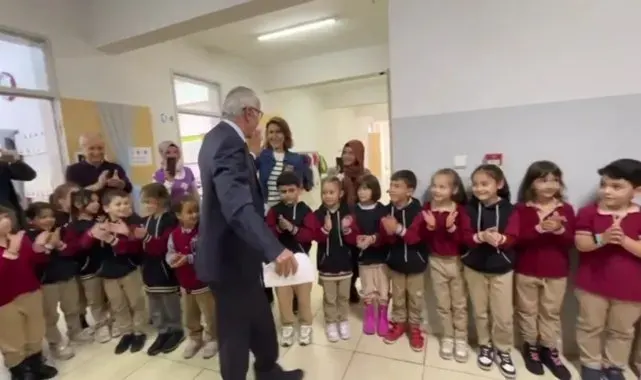 30 yıllık meslek hayatını öğrencilerinin alkışlarıyla noktaladı