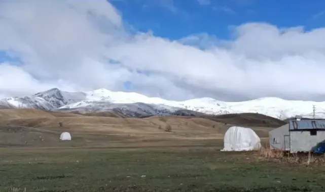 Karlıova'nın yüksek kesimleri beyaza büründü