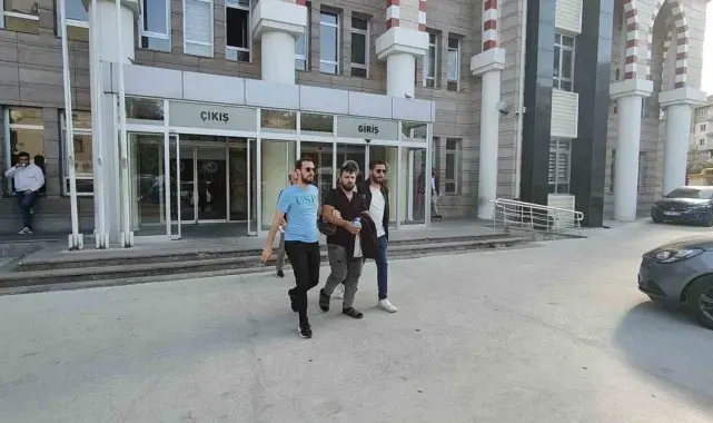 Kuşadası'nda 59 kaçak göçmen yakalandı, 2 organizatör tutuklandı