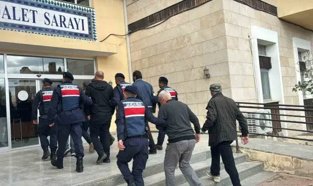 Emet'te sit alanında kaçak kazı yapan 8 kişiden 2'si tutuklandı