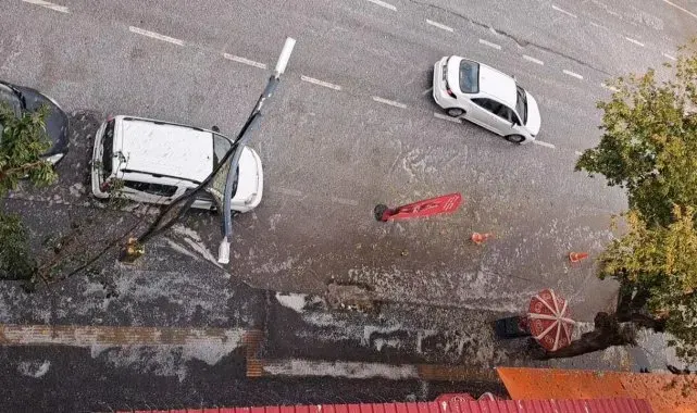 Tatvan'da dolu ve sağanak yağış etkili oldu