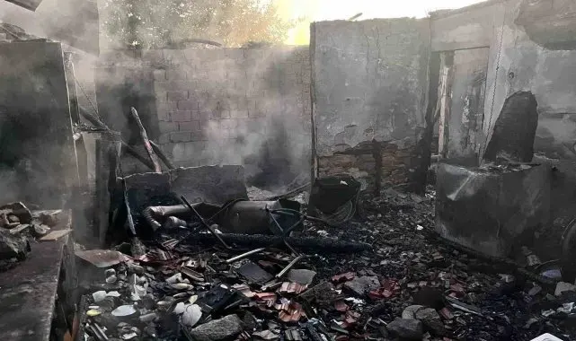 Müstakil ev yangında küle döndü