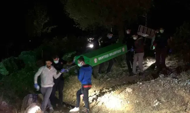 3 yıl önce oğlunu kaybetmişti, ağaca asılı halde bulundu