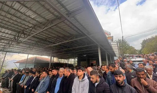 Trafik kazasında yanarak ölen futbolcu toprağa verildi