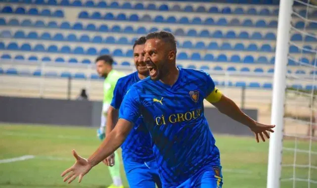 37 yaşındaki Yasin Öztekin, gol krallığına oynuyor