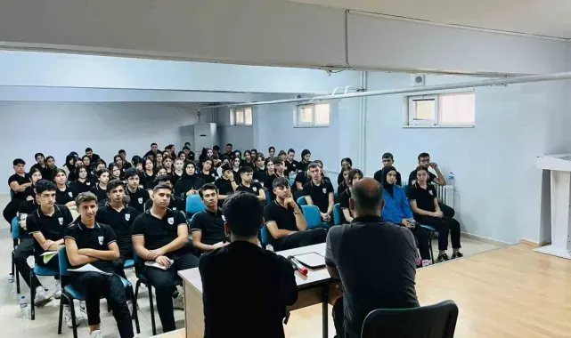 Cizre'de öğrencilere motivasyon semineri verildi