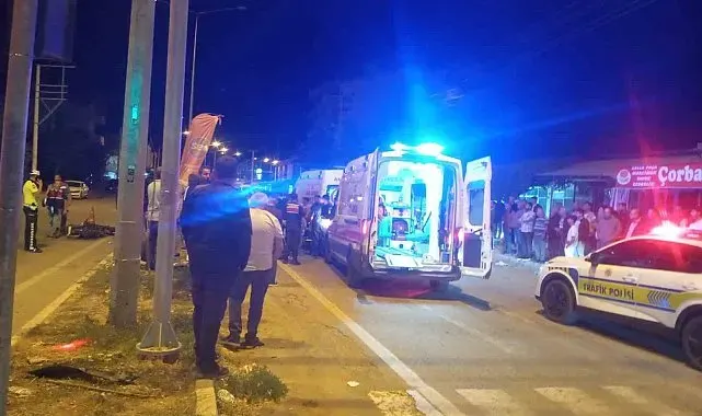 Otomobille çarpışan motosikletteki 2 kişi yaralandı