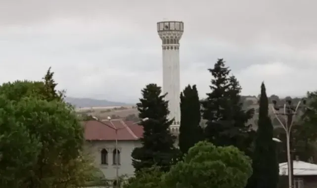 Çanakkale'de yıldırım düştü, cami minaresi yıkıldı