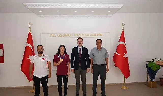 Şampiyon Elvira'ya tebrik