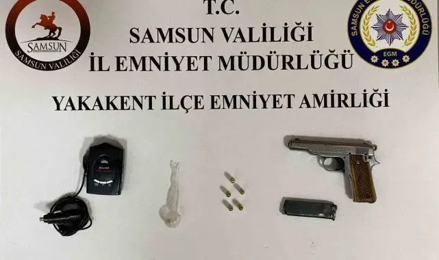 Polisin uygulamasında silah ve radar tespit cihazı ele geçti