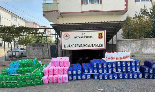 Batman'da 1 milyon 350 bin lira değerinde sahte temizlik ürünü ve ham maddesi ele geçirildi
