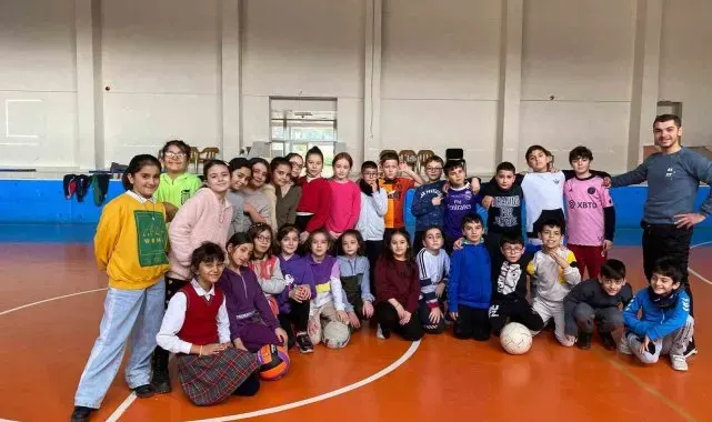 Gediz'de okullarda spor tanıtımı ile gençler spora kazandırılıyor