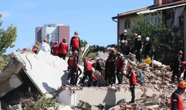 Konya'daki deprem tatbikatı gerçeğini aratmadı