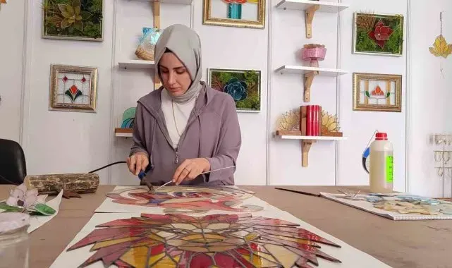 Kaybolmaya yüz tutan vitray sanatına kadın eli değdi