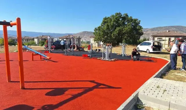 Bozüyük'te parklarda yenileme çalışması