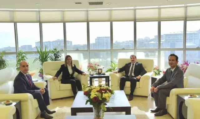 Vali ve komutanlardan Rektör Fatma Aydın'a tebrik