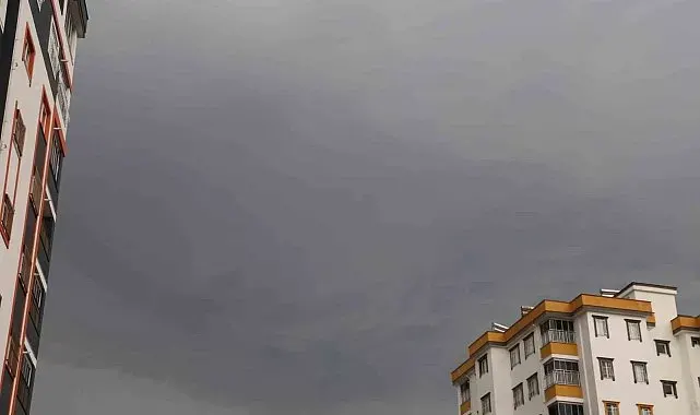 Adana'da ceviz büyüklüğünde dolu yağışı