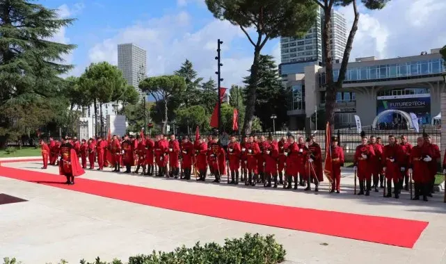Cumhurbaşkanı Erdoğan, Arnavutluk'ta resmi törenle karşılandı