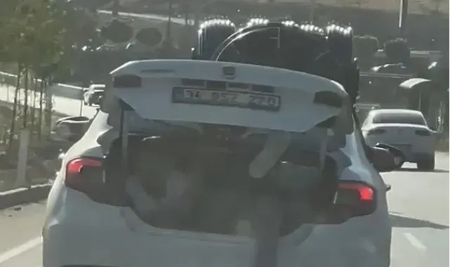 Gaziantep'te otomobilin bagajında tehlikeli yolculuk