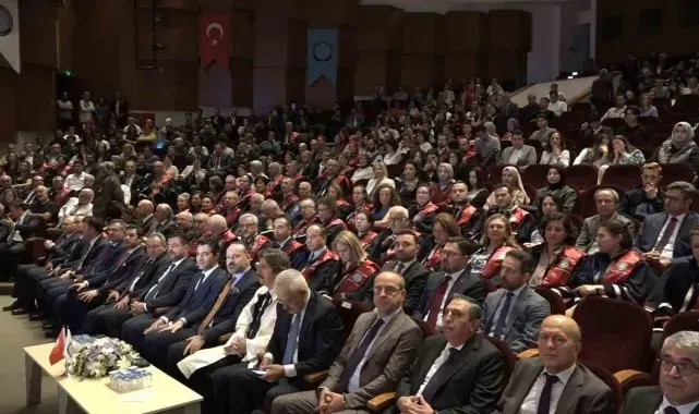 BUÜ'de yeni dönemin ilk dersini TRT Genel Müdürü Sobacı verdi