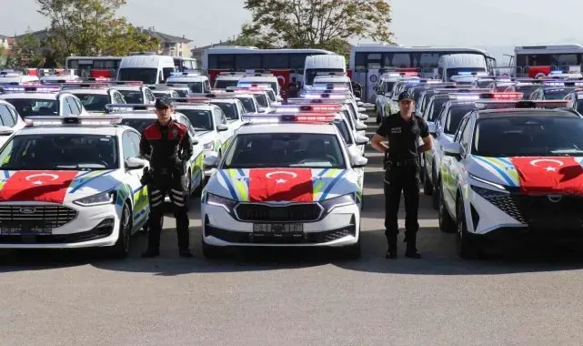 Denizli'de jandarma ve polisin 141 yeni aracı hizmete alındı