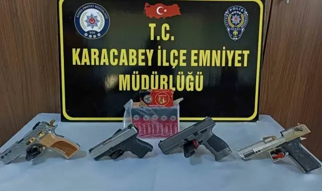 Karacabey'de bir evde 4 adet tabanca ele geçirildi