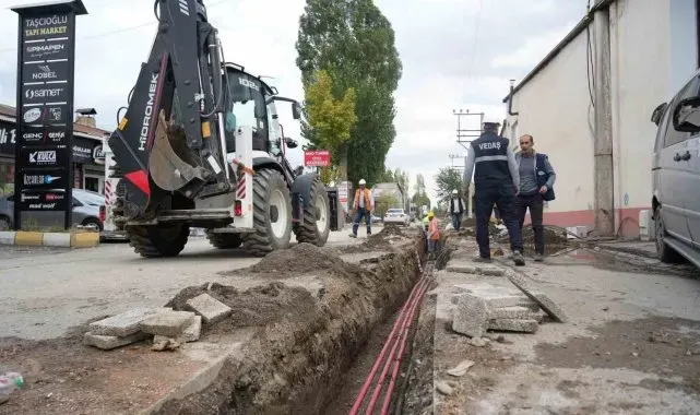Muş'ta elektrik şebekesi yer altına alındı