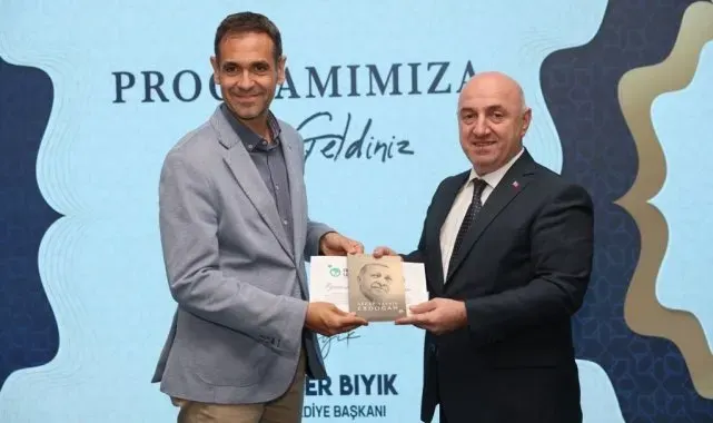 Barcelona heyetine Cumhurbaşkanı Erdoğan'ın kitabı hediye edildi