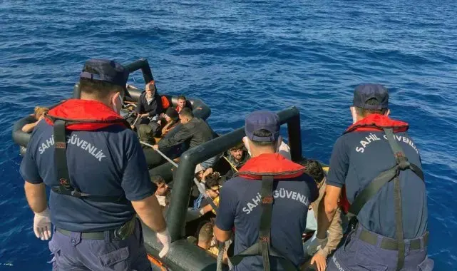 Yunanistan'ın geri ittiği 21 düzensiz göçmen kurtarıldı