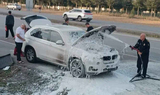 Ankara'da lüks otomobil yandı