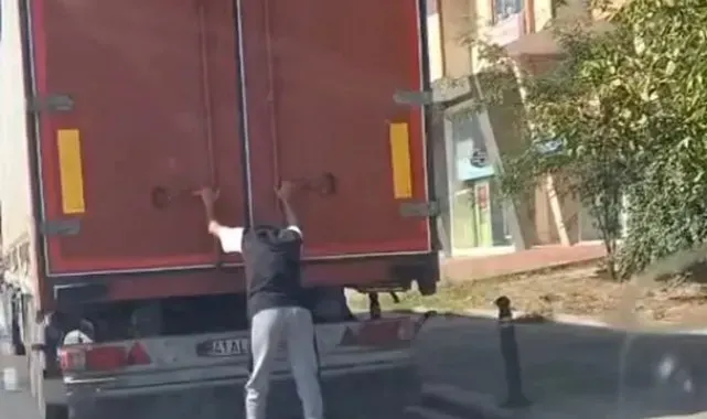 Kartal'da patenli gencin tehlikeli yolcuğu kamerada