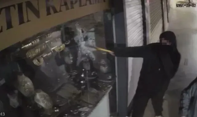 Maskeli hırsızlar altın kaplama bilezikleri gerçek sanarak çaldı