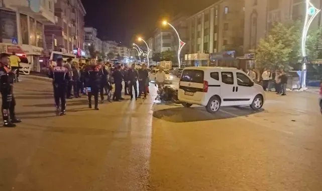 Ankara'da hafif ticari araç ile motosikletli polis ekipleri çarpıştı: 2 polis memuru yaralandı