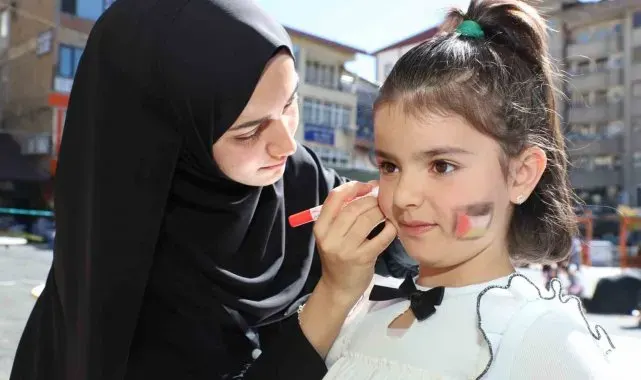 Yetimler Vakfı'ndan 'Filistinli çocuklar için çiz' etkinliği