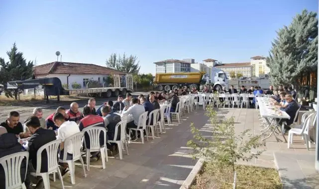 Başkan Çırpanoğlu belediye personeli ile kahvaltıda bir araya geldi