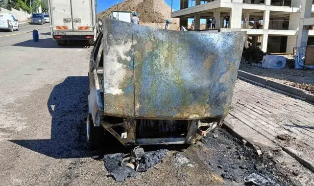 Ankara'da doğalgaz patlaması sonrası çıkan yangın otomobili küle çevirdi