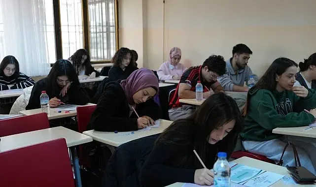 Gençlerin üniversite yolculuğunda Denizli Büyükşehir desteği