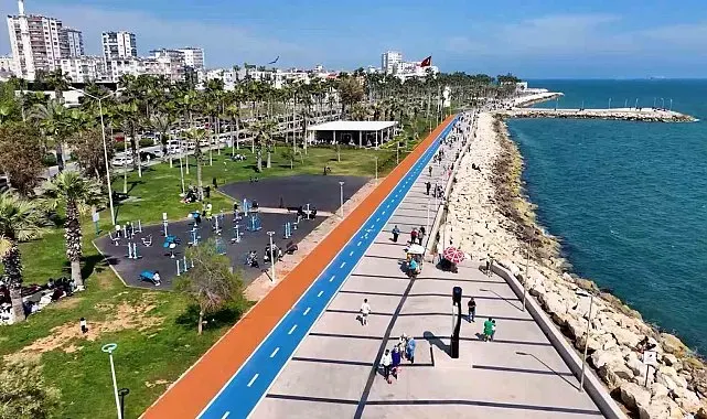 Mersin'in 560 bin metrekarelik Kültür Parkında bakım çalışmaları sürüyor
