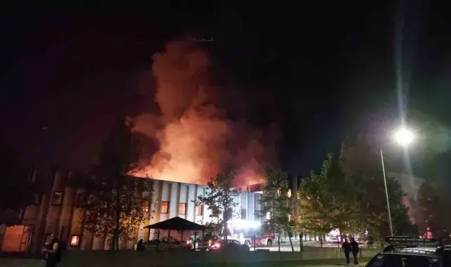 Tekirdağ'daki fabrika yangınını söndürme çalışmaları sürüyor