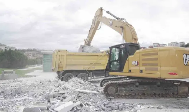 Arnavutköy'de site yönetimi tarafından kapatılan yollar, halkın kullanımına açıldı