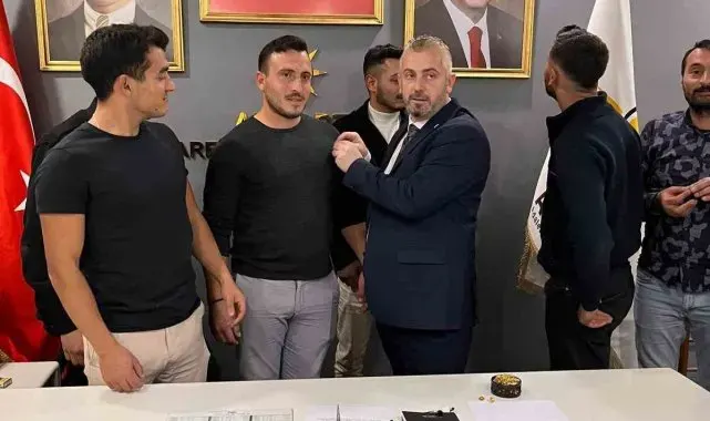 AK Parti'ye farklı partilerden katılım sürüyor