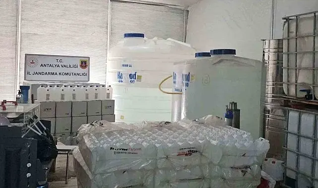 Kolonya imalatı adı altında sahte içki üretilen iş yerine operasyon